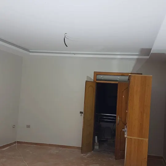 Kuzhinë me tavan të ulur dhe spote