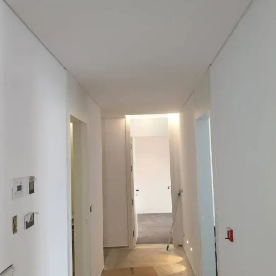 Apartament me ndarje dhe tavane me gips