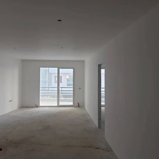 Rifinitura në apartament të ri