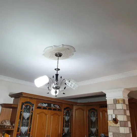 Harqe dekorative dhe rozetë tavani