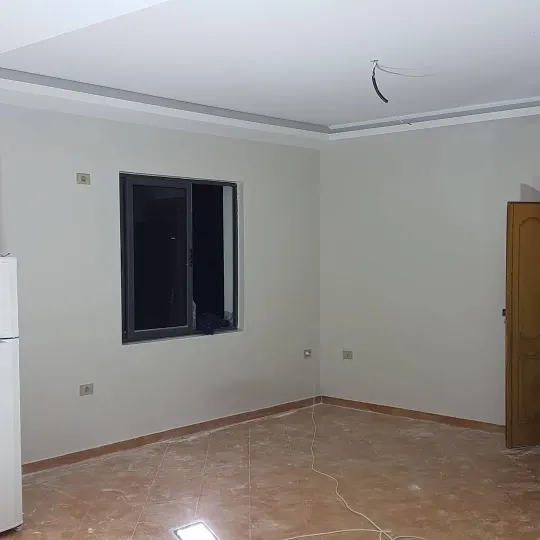 Kuzhinë me tavan të ulur dhe spote