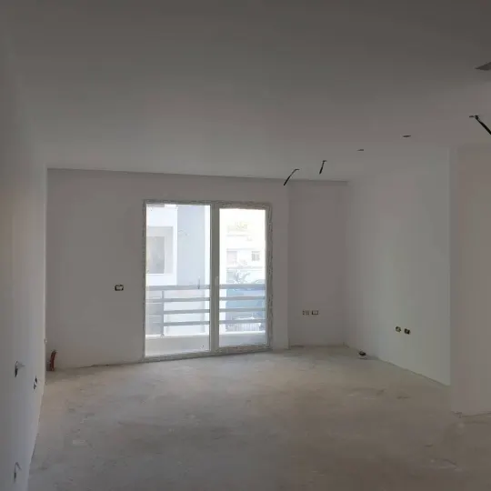 Rifinitura në apartament të ri