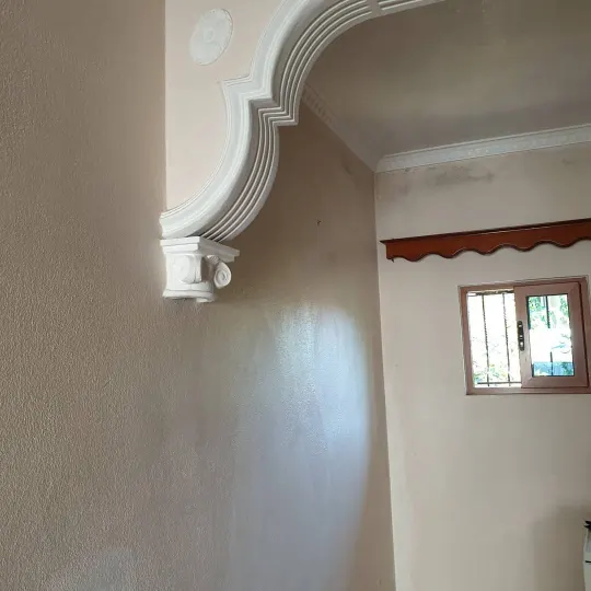 Harqe dekorative dhe rozetë tavani