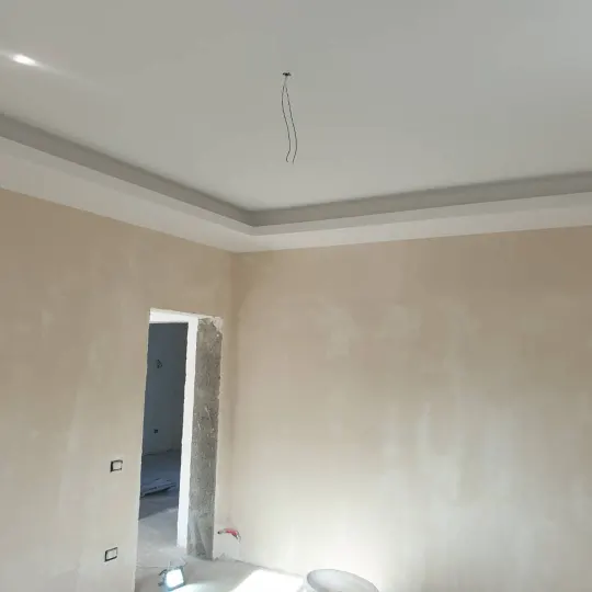 Tavane me kornizë perimetrale