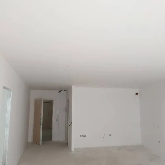 Rifinitura në apartament të ri