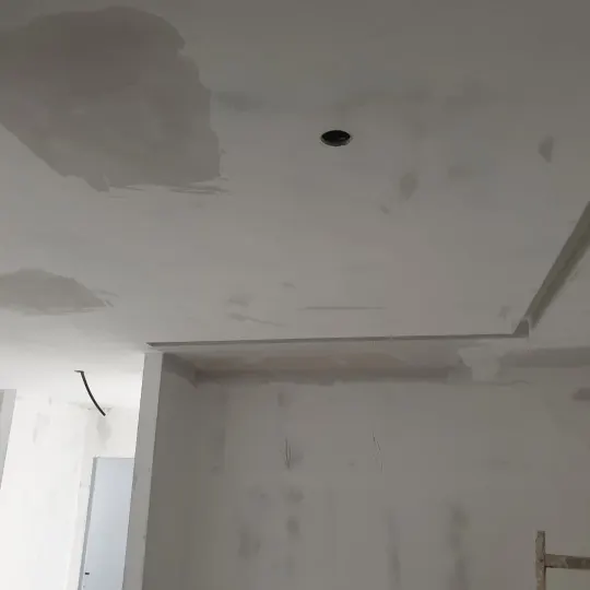 Rifinitura në apartament të ri